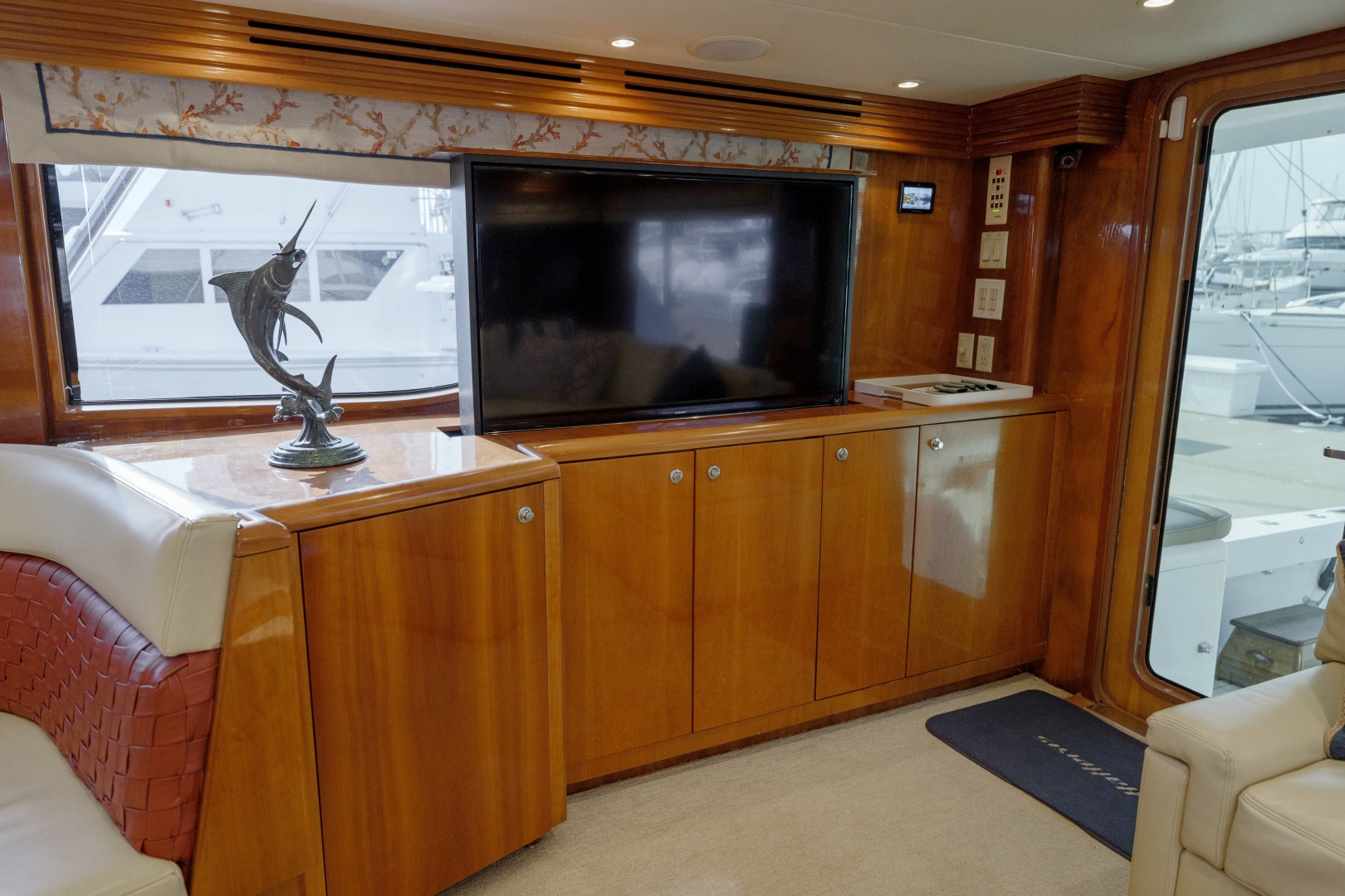 Hatteras-60 Convertible 2002-Reel Hook Up Charleston-South Carolina-United States-Hatteras 60 Reel HookUp  Interior Salon-6109232 | Thumbnail