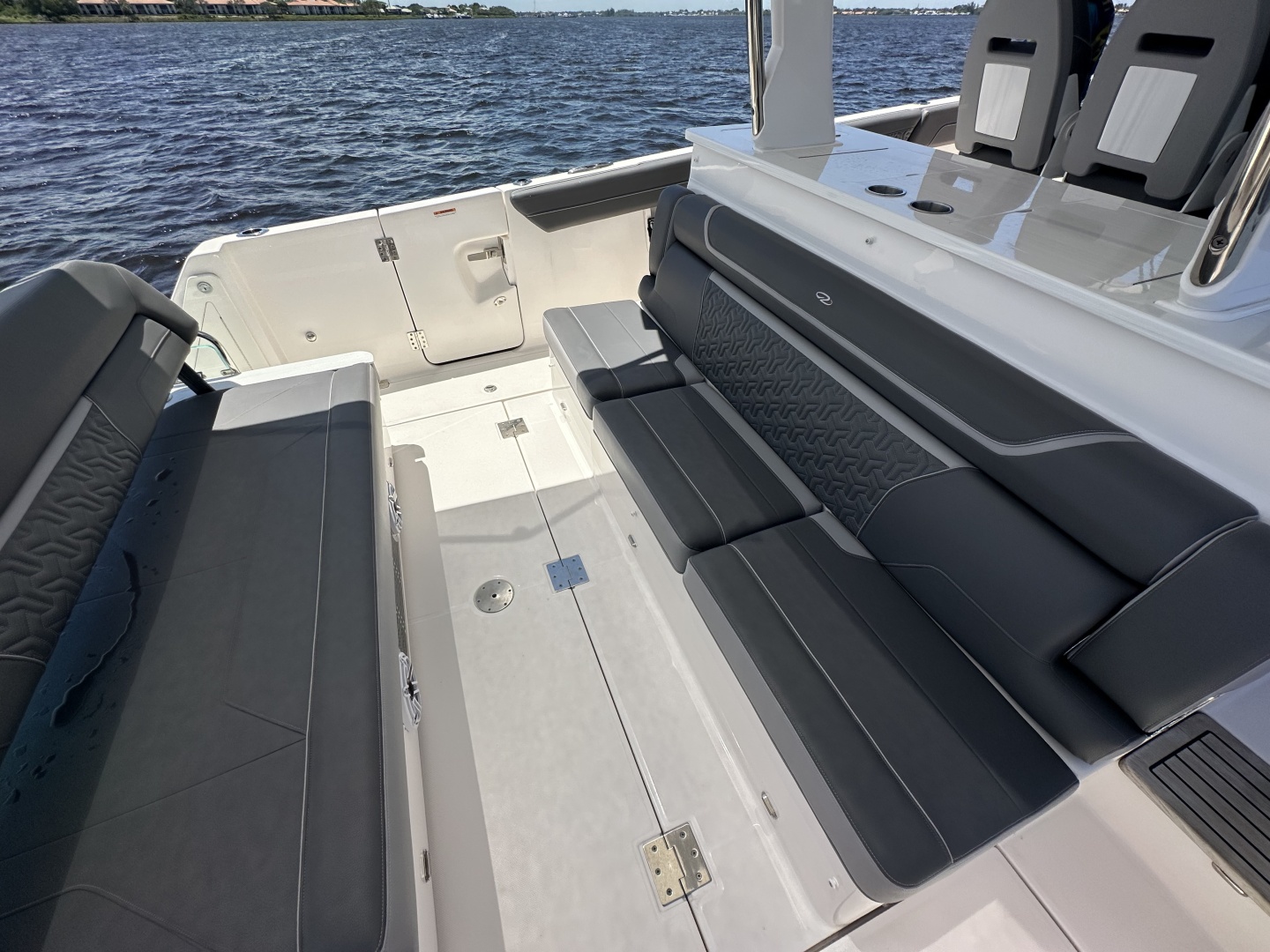 Regal-38 SAV 2025 -Stuart-Florida-United States-6186300 | Thumbnail