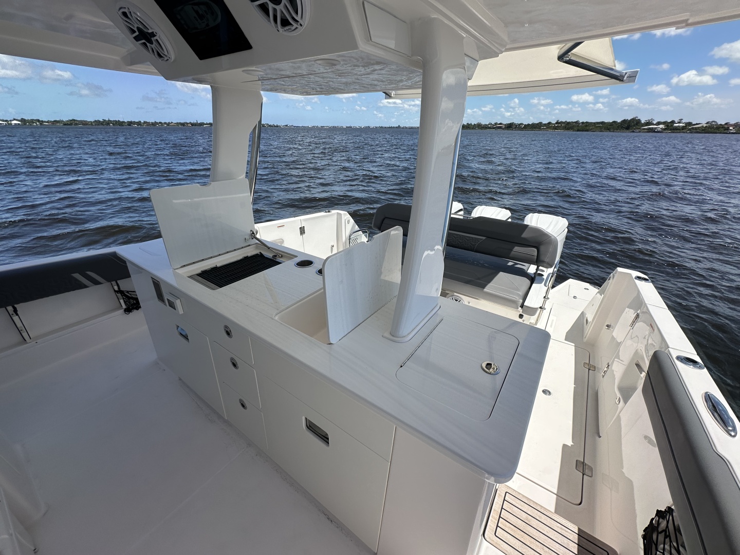 Regal-38 SAV 2025 -Stuart-Florida-United States-6186302 | Thumbnail