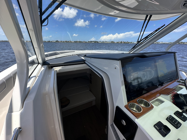 Regal-38 SAV 2025 -Stuart-Florida-United States-6186309