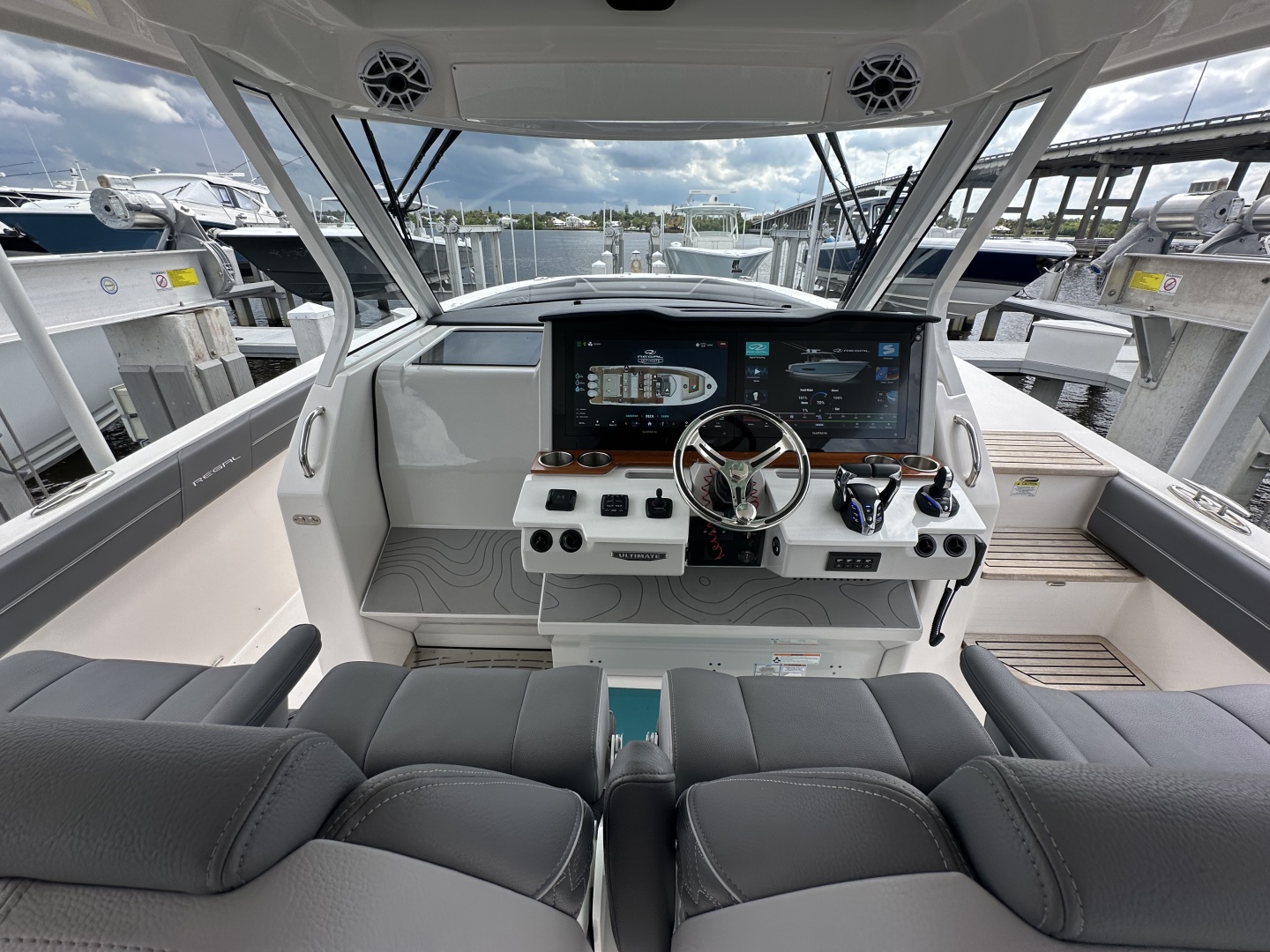 Regal-38 SAV 2025 -Stuart-Florida-United States-6109417 | Thumbnail