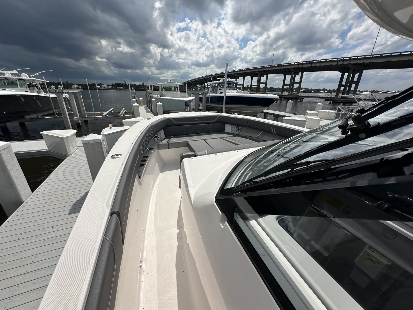 Regal-38 SAV 2025 -Stuart-Florida-United States-6109419 | Thumbnail