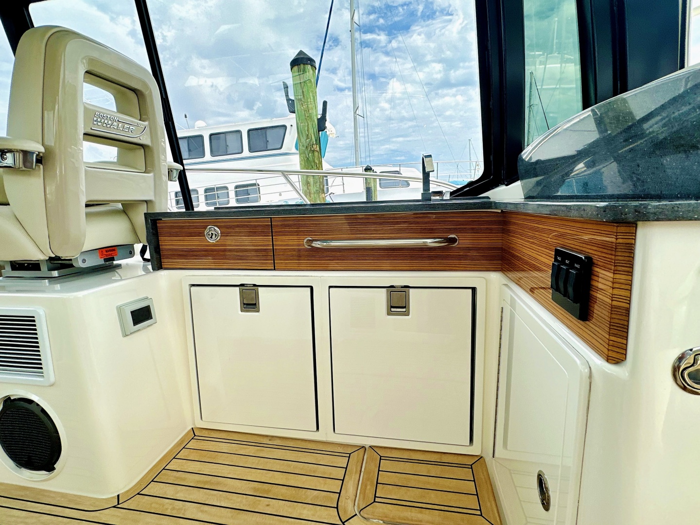 Boston Whaler-405 Conquest 2023 -St. Pete Beach-Florida-United States-6110036 | Thumbnail