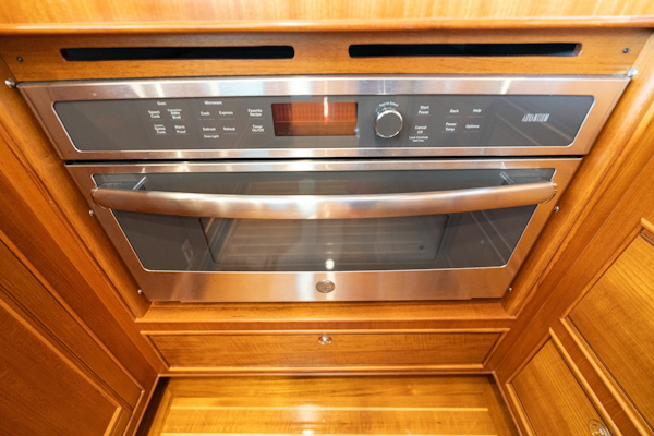 Marlow-Explorer 62E 2022-ANOTHER BUBBLE Punta Gorda-Florida-United States-Galley Convection Microwave Oven-6110769