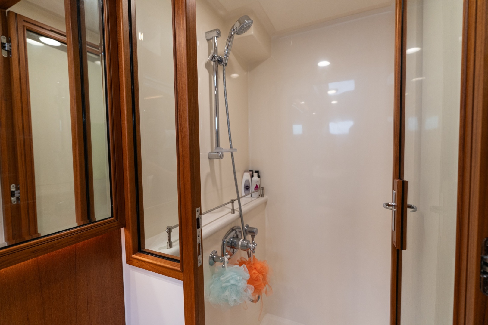 Marlow-Explorer 62E 2022-ANOTHER BUBBLE Punta Gorda-Florida-United States-MSR Shower-6110793 | Thumbnail