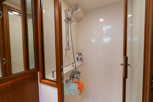 Marlow-Explorer 62E 2022-ANOTHER BUBBLE Punta Gorda-Florida-United States-MSR Shower-6110793