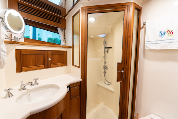 Marlow-Explorer 62E 2022-ANOTHER BUBBLE Punta Gorda-Florida-United States-VIP Head-6110781