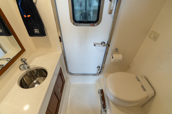 Marlow-Explorer 62E 2022-ANOTHER BUBBLE Punta Gorda-Florida-United States-Crew-Beachclub Head-6110829
