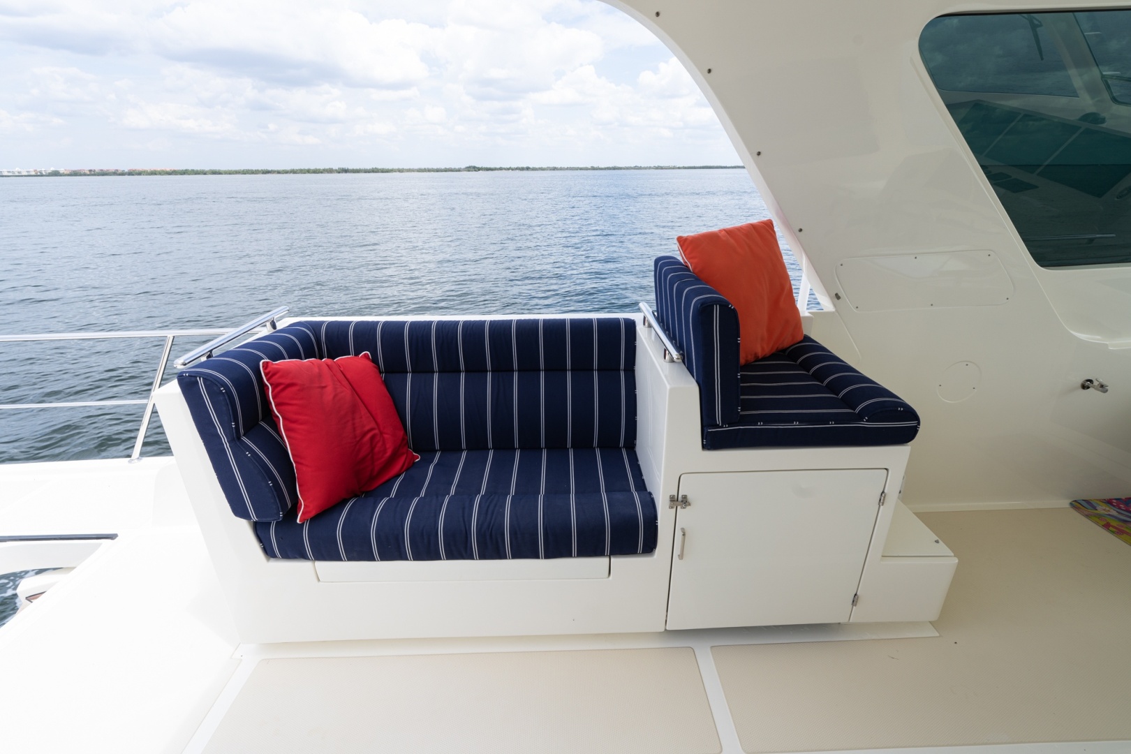 Marlow-Explorer 62E 2022-ANOTHER BUBBLE Punta Gorda-Florida-United States-SE Bridge Port Settee-6110815 | Thumbnail