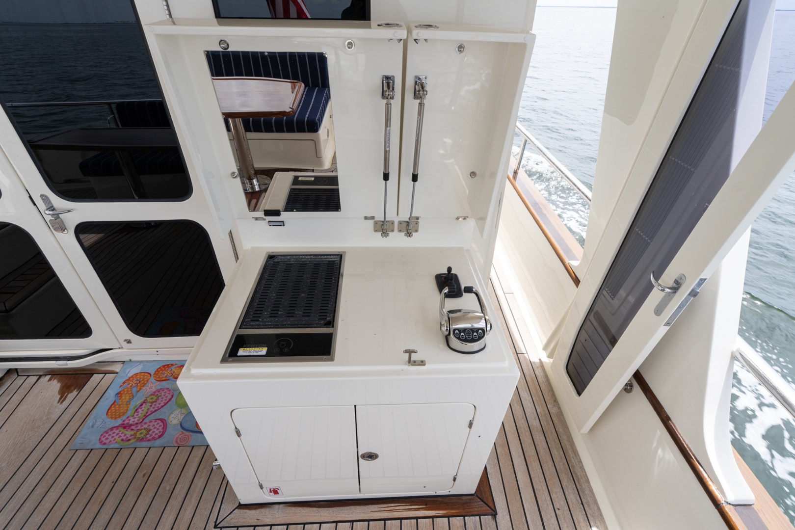 Marlow-Explorer 62E 2022-ANOTHER BUBBLE Punta Gorda-Florida-United States-Cockpit Grill and Docking Station-6110754 | Thumbnail