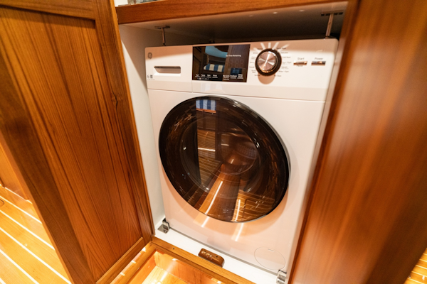 Marlow-Explorer 62E 2022-ANOTHER BUBBLE Punta Gorda-Florida-United States-Full Sized Stacked Washer & Dryer-6110785