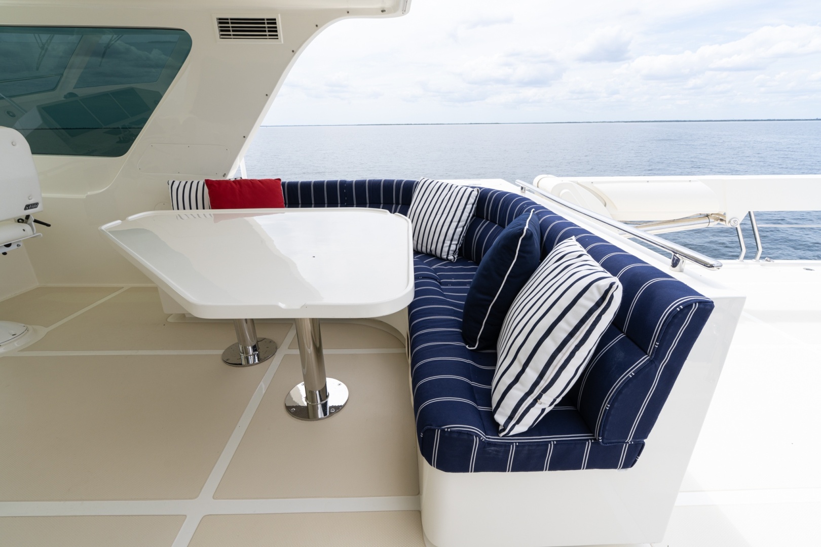 Marlow-Explorer 62E 2022-ANOTHER BUBBLE Punta Gorda-Florida-United States-L-Settee Facing Stbd-6110817 | Thumbnail