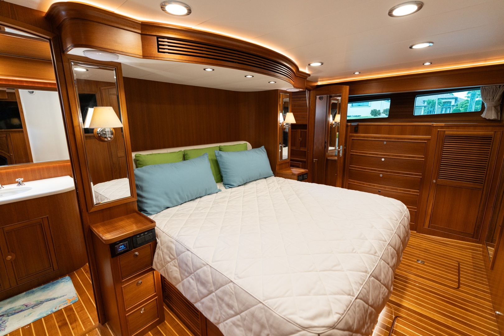 Marlow-Explorer 62E 2022-ANOTHER BUBBLE Punta Gorda-Florida-United States-Master Stateroom Facing Port-6110788 | Thumbnail