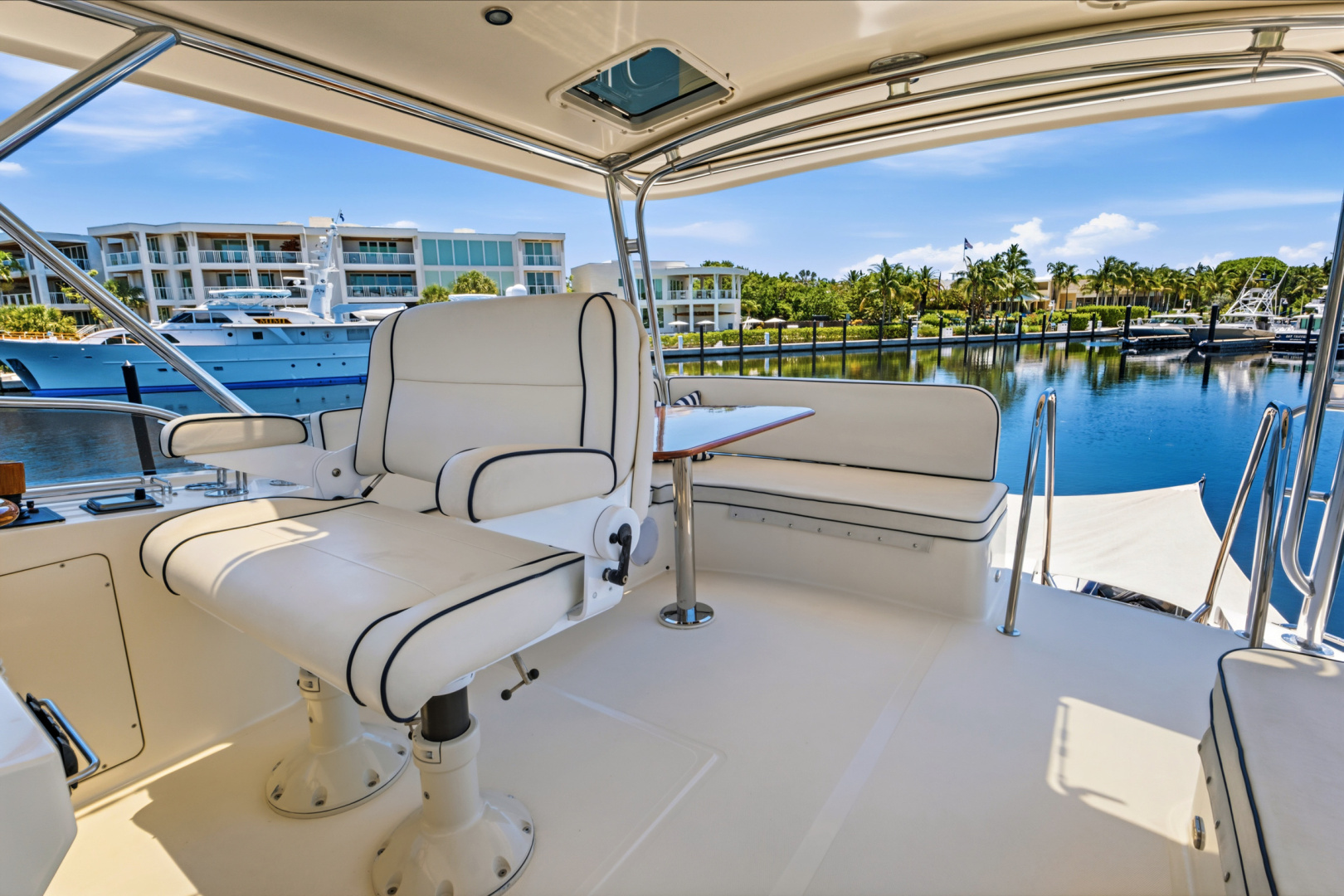 Hinckley-TALARIA 55MY 2007 -West Palm Beach-Florida-United States-6111073 | Thumbnail