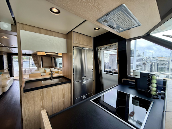 Azimut-Magellano 66 2020 -Coconut Grove-Florida-United States-6112698