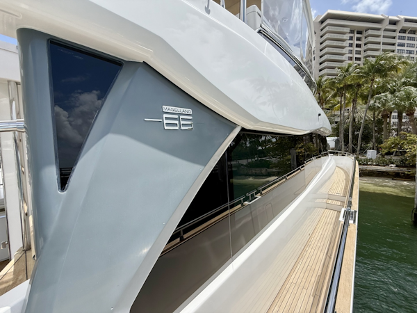 Azimut-Magellano 66 2020 -Coconut Grove-Florida-United States-6112668