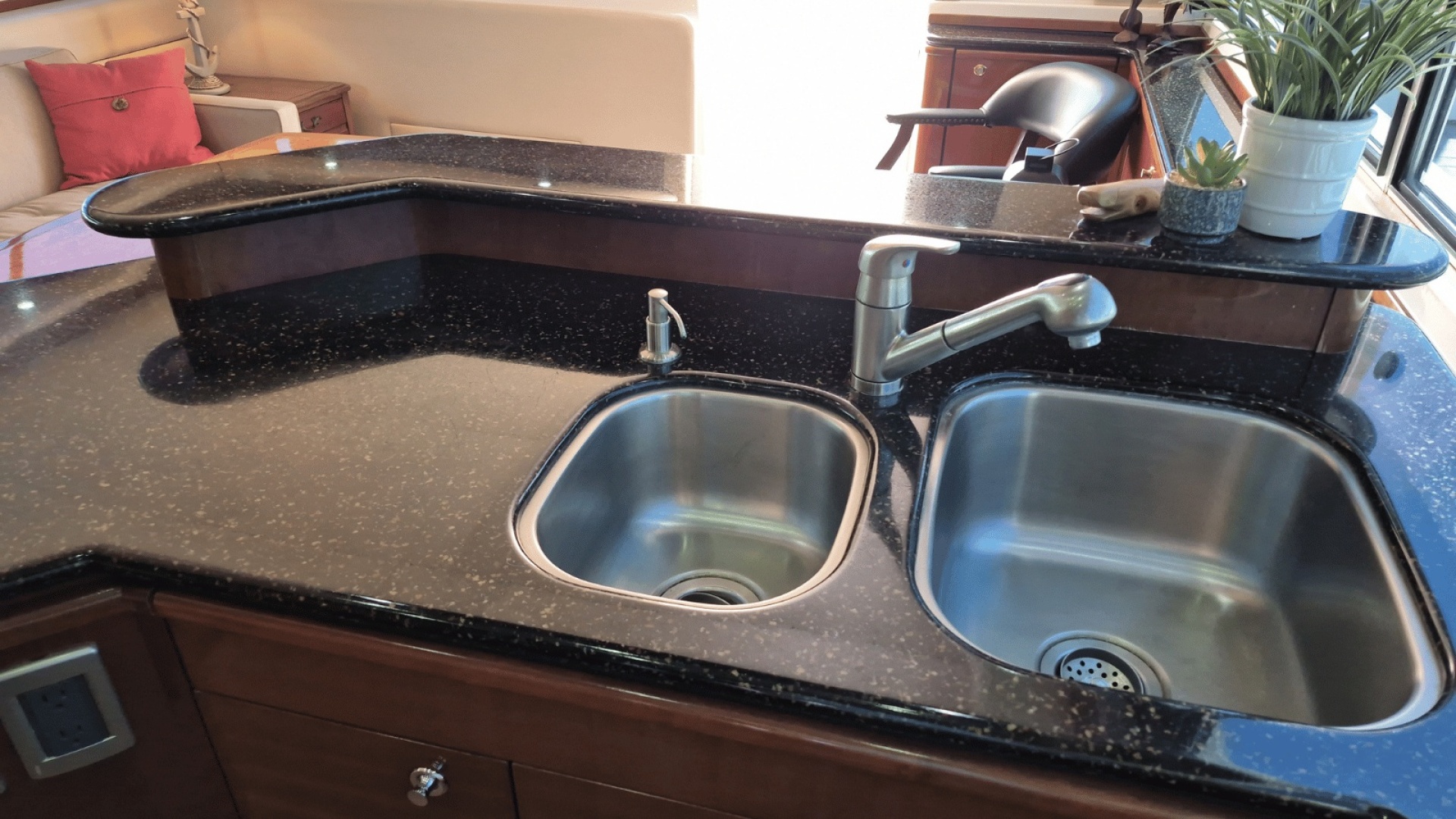 Meridian-490 Pilot House 2008-Dancyn Southport-North Carolina-United States-Double Sink-6112989 | Thumbnail