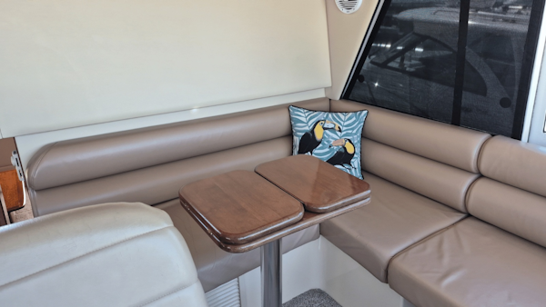 Meridian-490 Pilot House 2008-Dancyn Southport-North Carolina-United States-Seating Area in Pilot House-6113004
