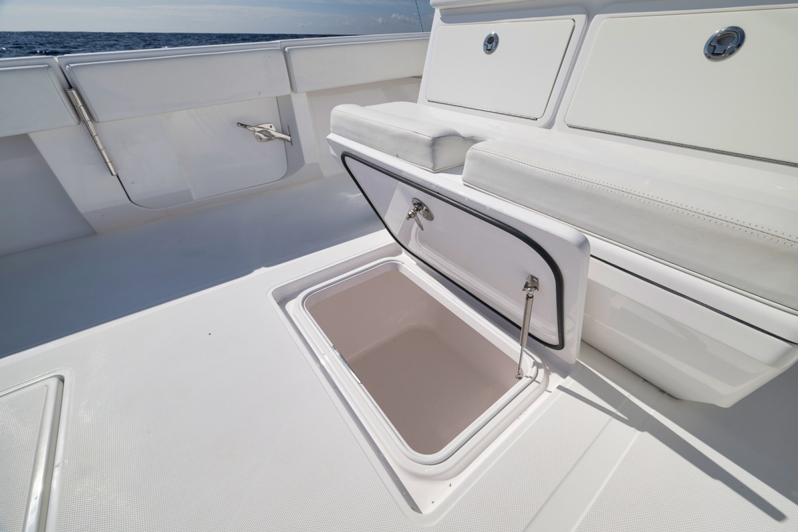 Bahama-41CC 2017 -Singer Island-Florida-United States-6114601 | Thumbnail