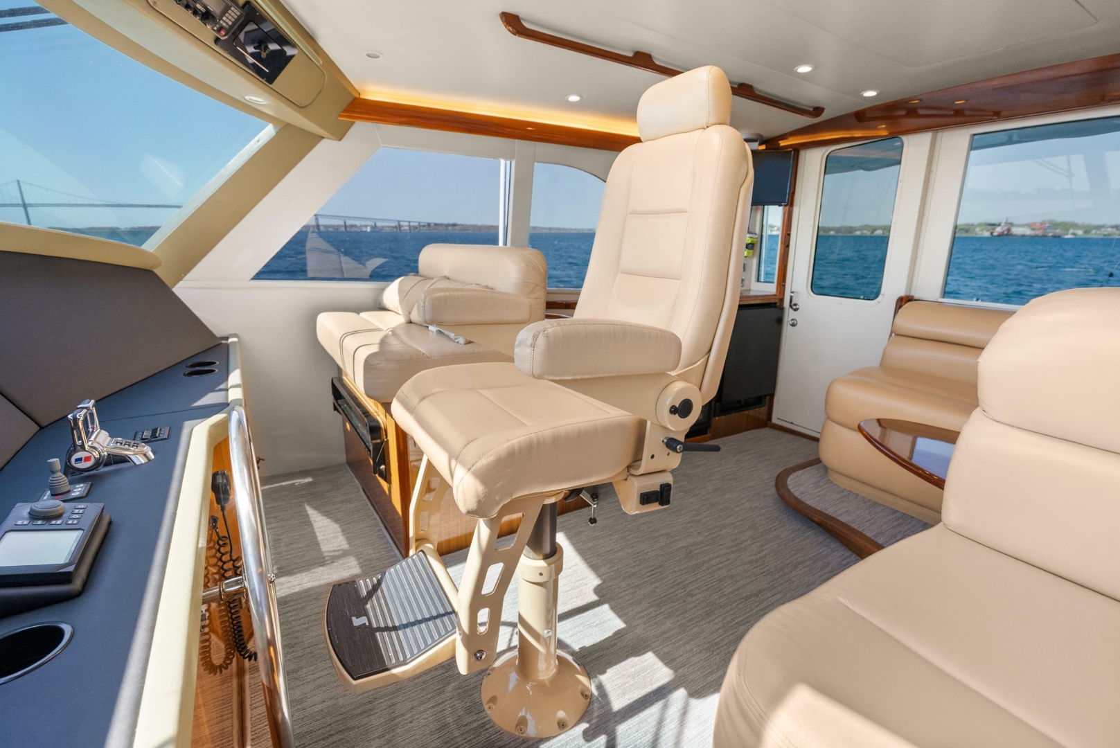 Viking-Enclosed Flybridge 2007-SALT THERAPY NEWPORT -Rhode Island-United States-Helm Seating-6115579 | Thumbnail
