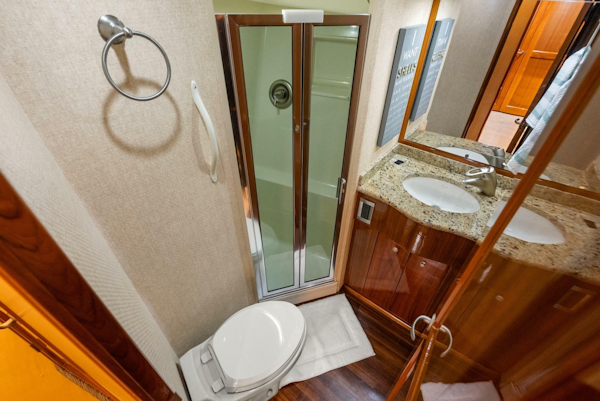 Viking-Enclosed Flybridge 2007-SALT THERAPY NEWPORT -Rhode Island-United States-Forward VIP Head-6115569