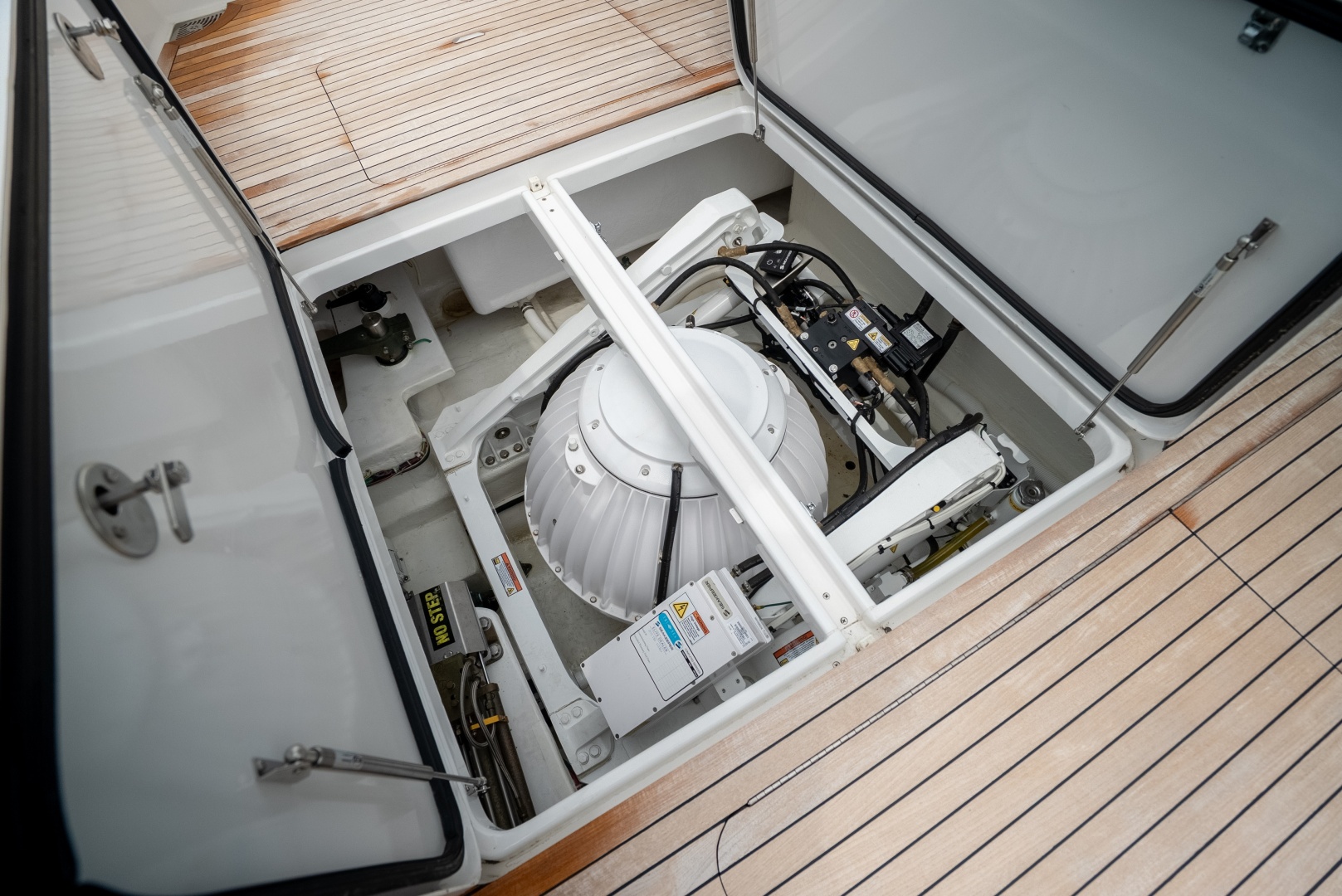 Viking-Enclosed Flybridge 2007-SALT THERAPY NEWPORT -Rhode Island-United States-Seakeeper-6225215 | Thumbnail