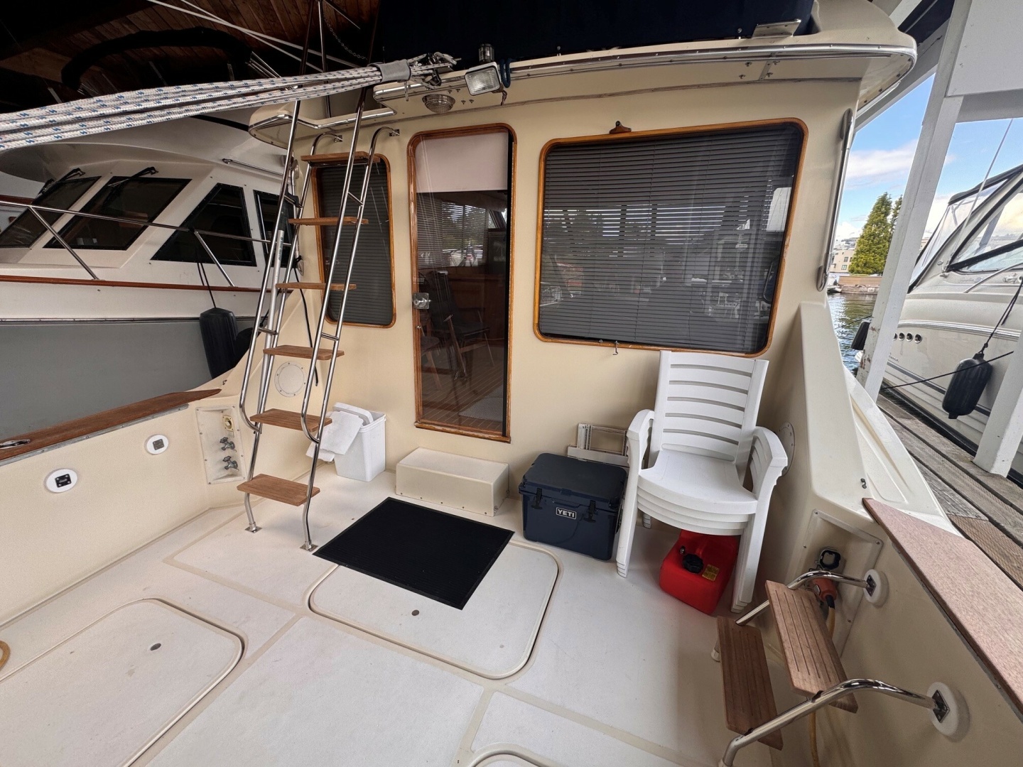 Chris-Craft-44 Sedan 1987-LOVE IS Seattle-Washington-United States-6116613 | Thumbnail