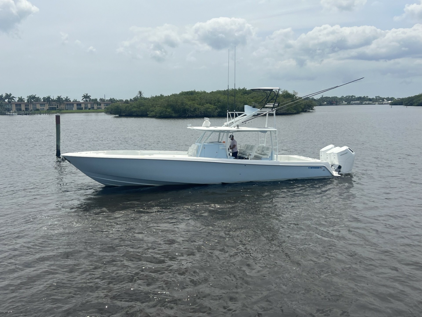 Contender-Center Console 2023-DAKOTA CRUDE Stuart-Florida-United States-Contender 44 DAKOTA CRUDE  Exterior -6135653 | Thumbnail