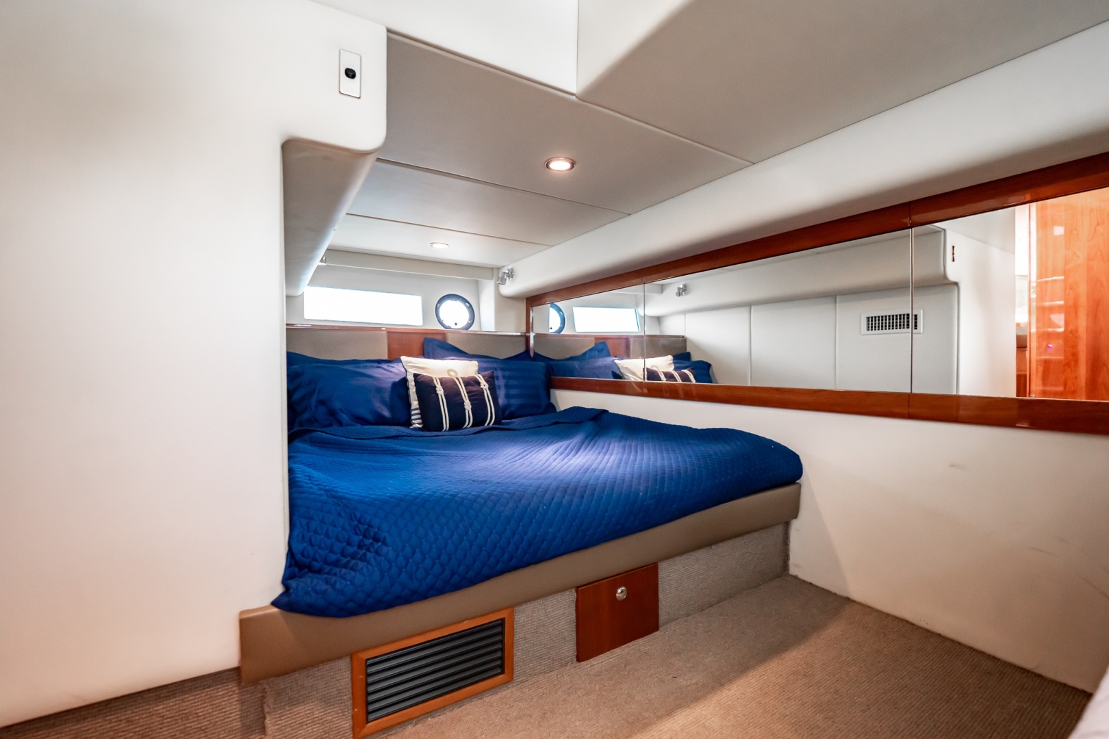 Riviera-5000 Sport Yacht 2016 -Miami Beach-Florida-United States-6253270 | Thumbnail