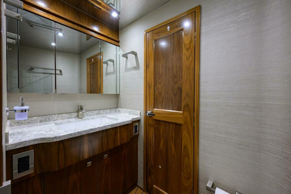 Viking-80 Convertible 2019-LAMPLIGHTER North Palm Beach-Florida-United States-Viking 80  LAMPLIGHTER  Forward Guest Head-6141798