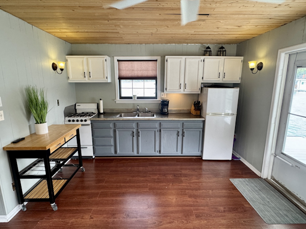 Custom-18 x 24 Off-Grid Floating Cabin Approx 385sqft 1978 -Norris Lake-Tennessee-United States-6145761