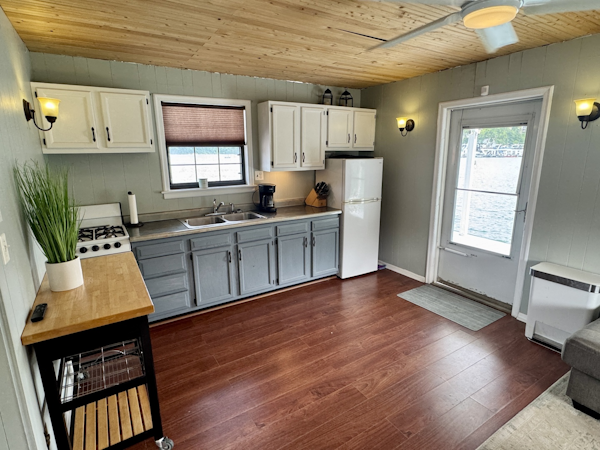 Custom-18 x 24 Off-Grid Floating Cabin Approx 385sqft 1978 -Norris Lake-Tennessee-United States-6145760