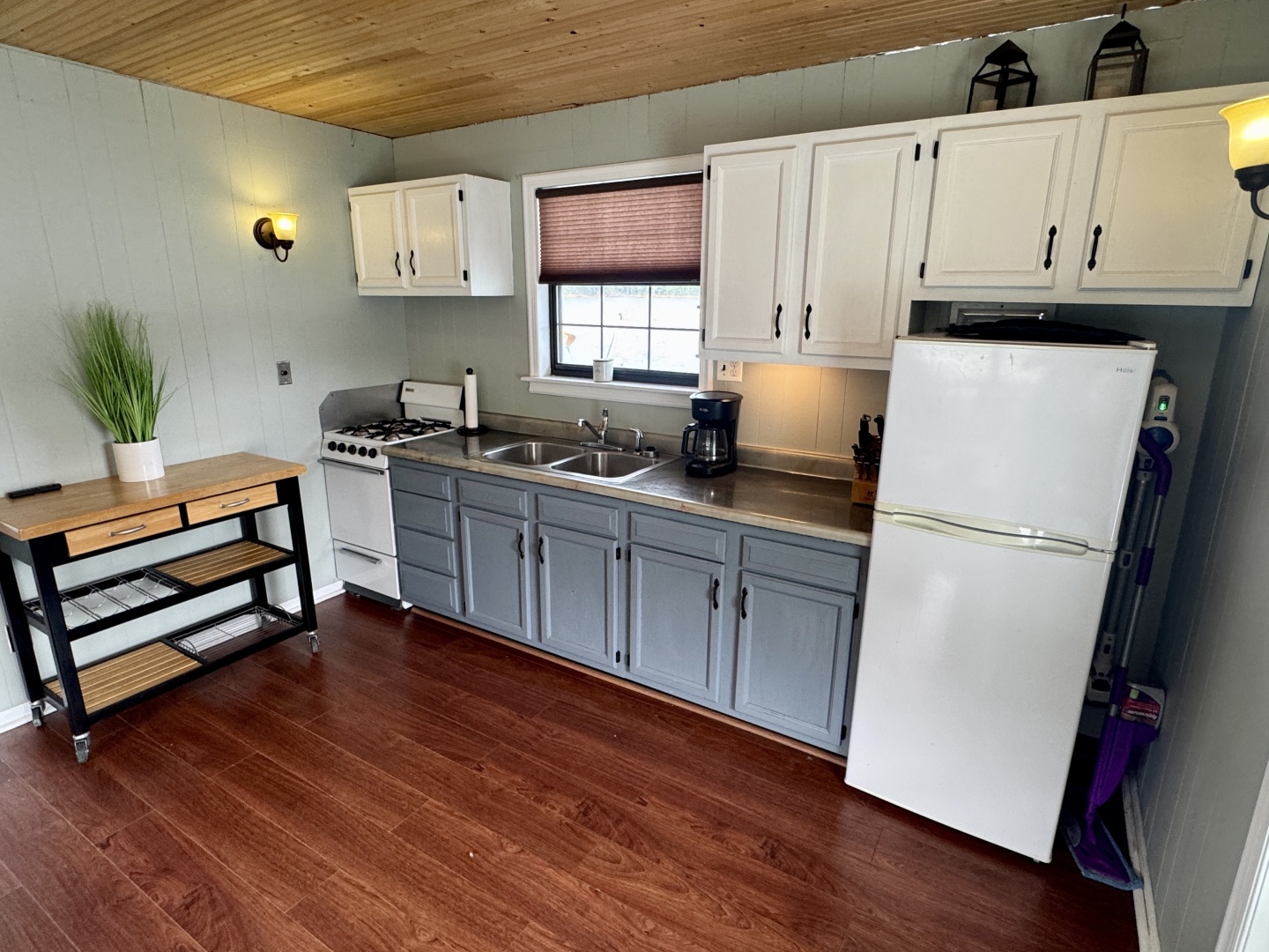 Custom-18 x 24 Off-Grid Floating Cabin Approx 385sqft 1978 -Norris Lake-Tennessee-United States-6145762 | Thumbnail