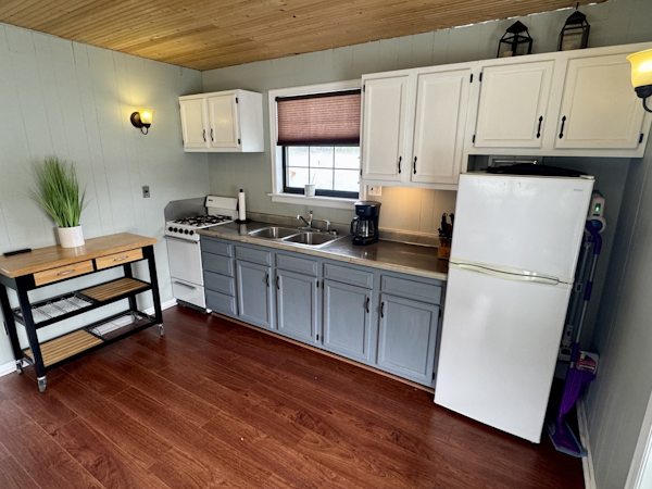 Custom-18 x 24 Off-Grid Floating Cabin Approx 385sqft 1978 -Norris Lake-Tennessee-United States-6145762