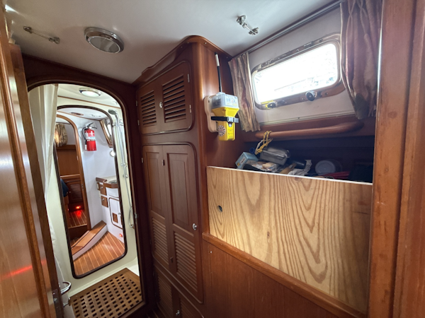 Passport-456 CC 2003-EMMI Norfolk-Virginia-United States-Port Companionway-6248461