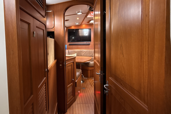Passport-456 CC 2003-EMMI Norfolk-Virginia-United States-Port Companionway-6248460