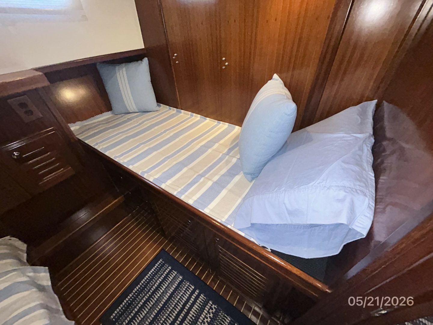 Menorquin-130 2004-Aventura Brunswick-Georgia-United States-43 Menorquin guest stateroom forward berth-6155169 | Thumbnail