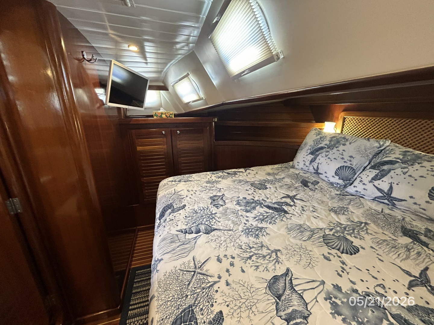 Menorquin-130 2004-Aventura Brunswick-Georgia-United States-43 Menorquin master stateroom port-6155175 | Thumbnail