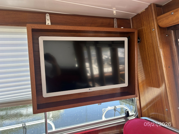 Menorquin-130 2004-Aventura Brunswick-Georgia-United States-43 Menorquin pilothouse fold-down TV-6155178