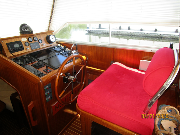 Menorquin-130 2004-Aventura Brunswick-Georgia-United States-43 Menorquin pilothouse helm1-6155181