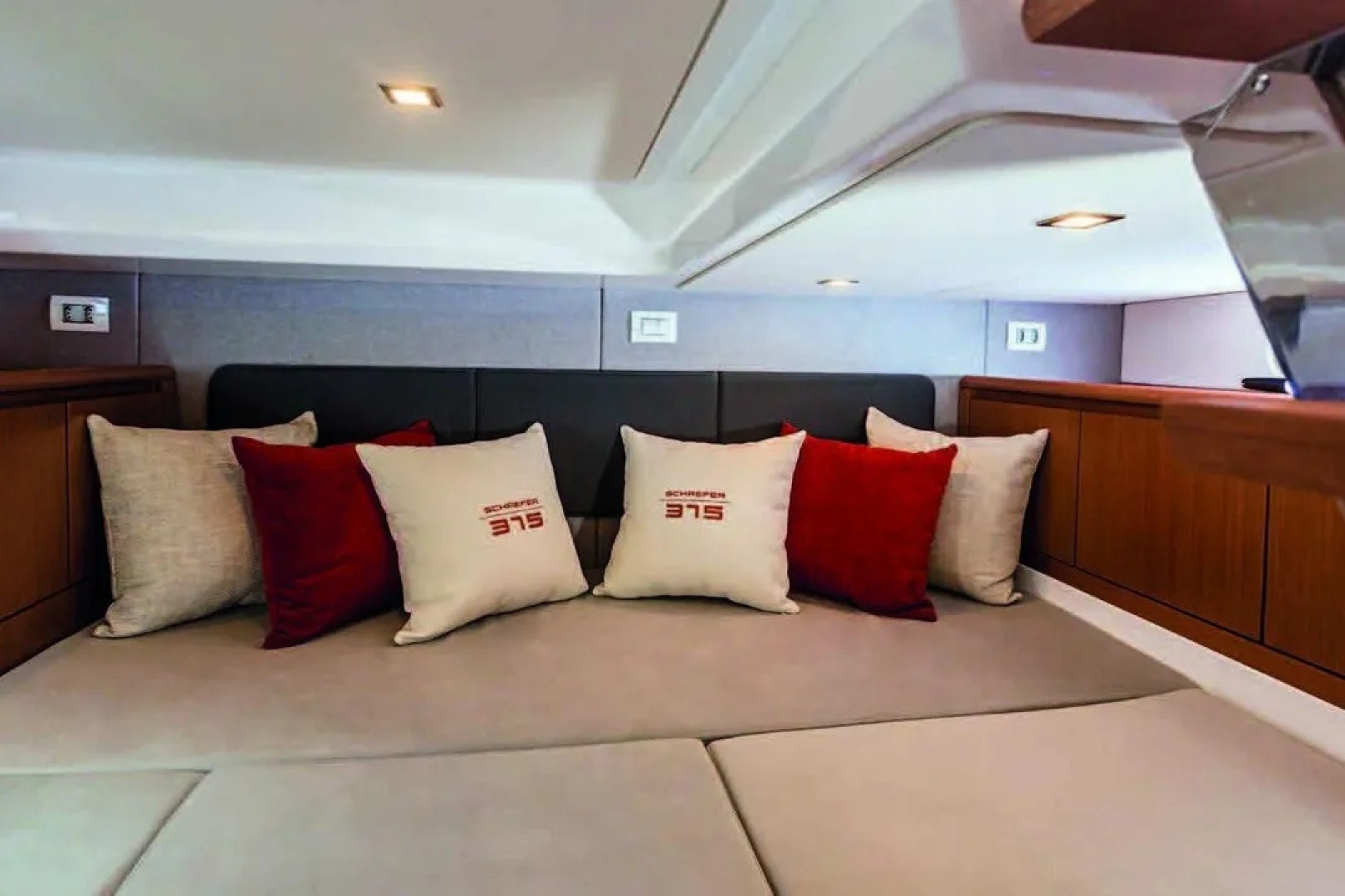 Schaefer-375 HT 2025 -Vancouver-British Columbia-Canada-6205176 | Thumbnail