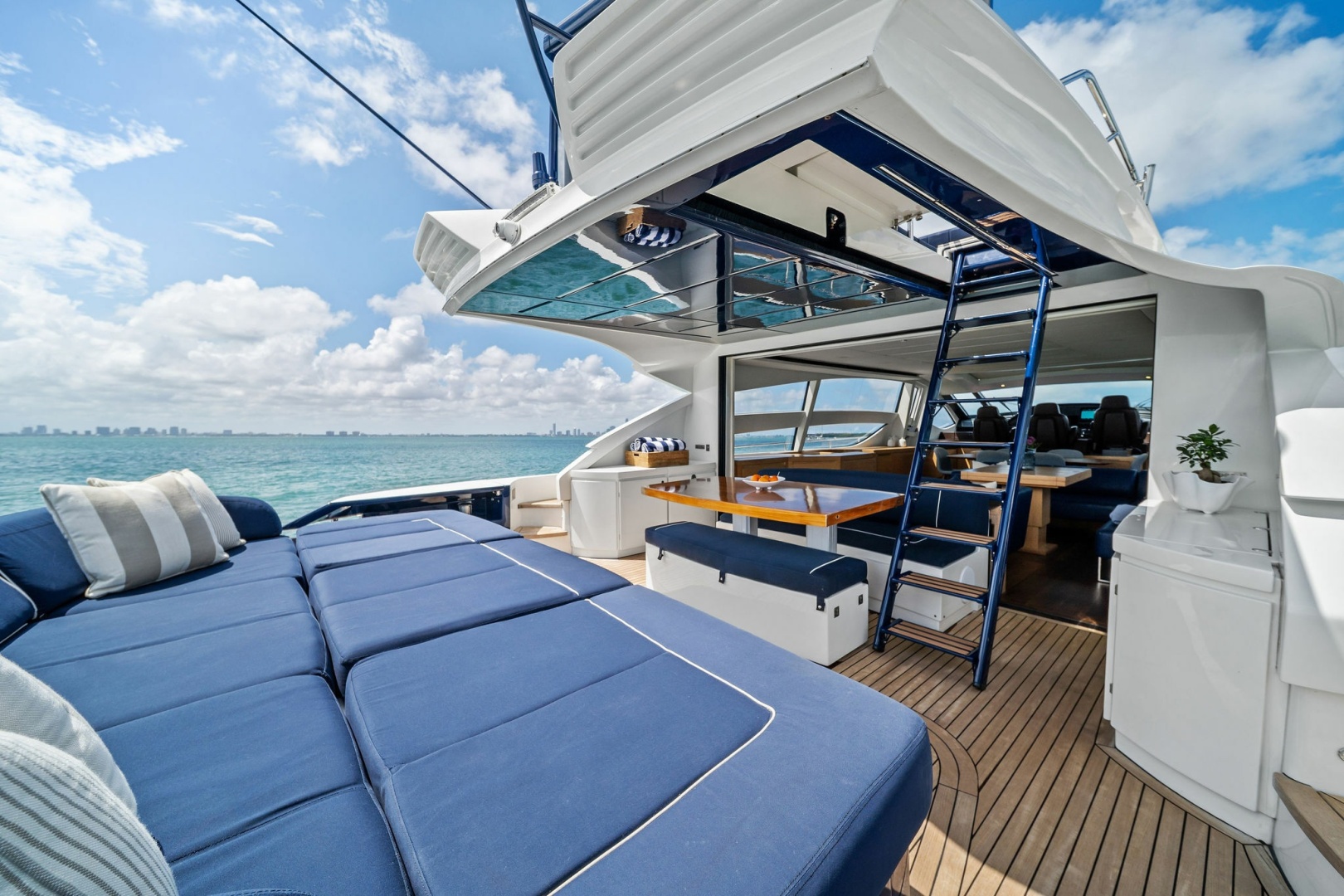 Pershing-82 2013-DOROTHY ANN Miami Beach-Florida-United States-6190611 | Thumbnail