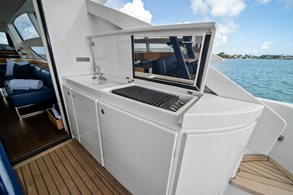 Pershing-82 2013-DOROTHY ANN Miami Beach-Florida-United States-6190621