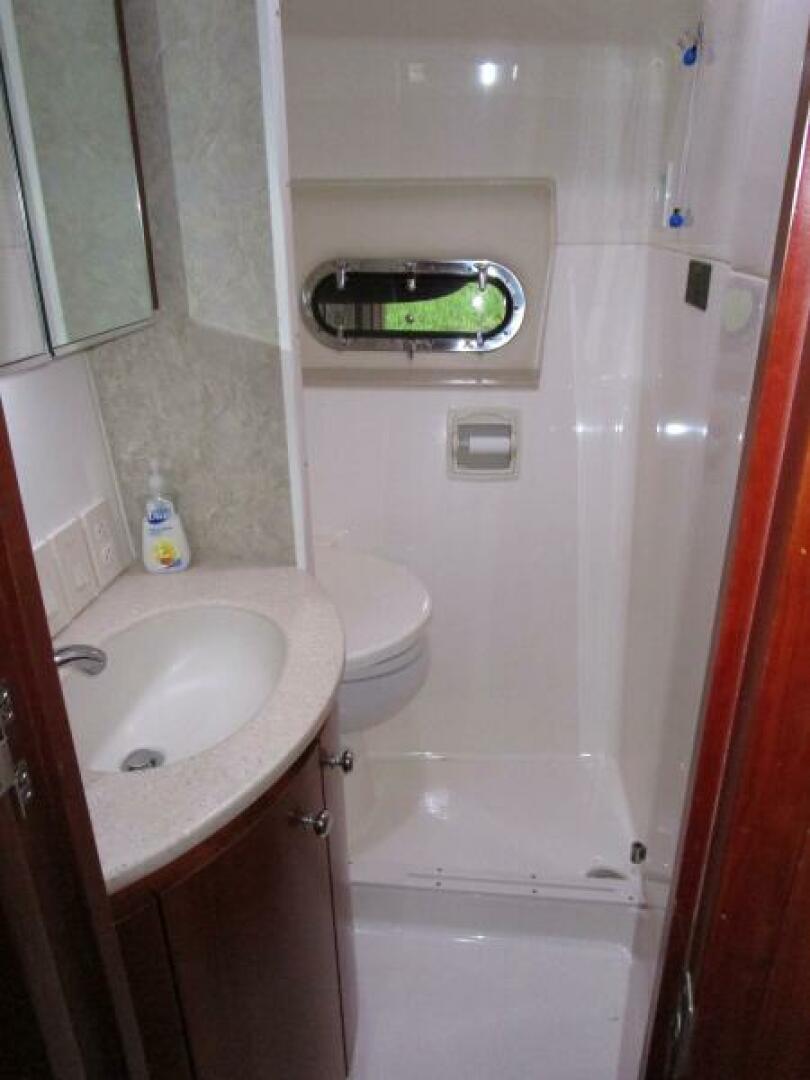 Tiara Yachts-5200 Express 2003-ENDLESS SUMMER Ft. Lauderdale-Florida-United States-Guest Head-6186492 | Thumbnail