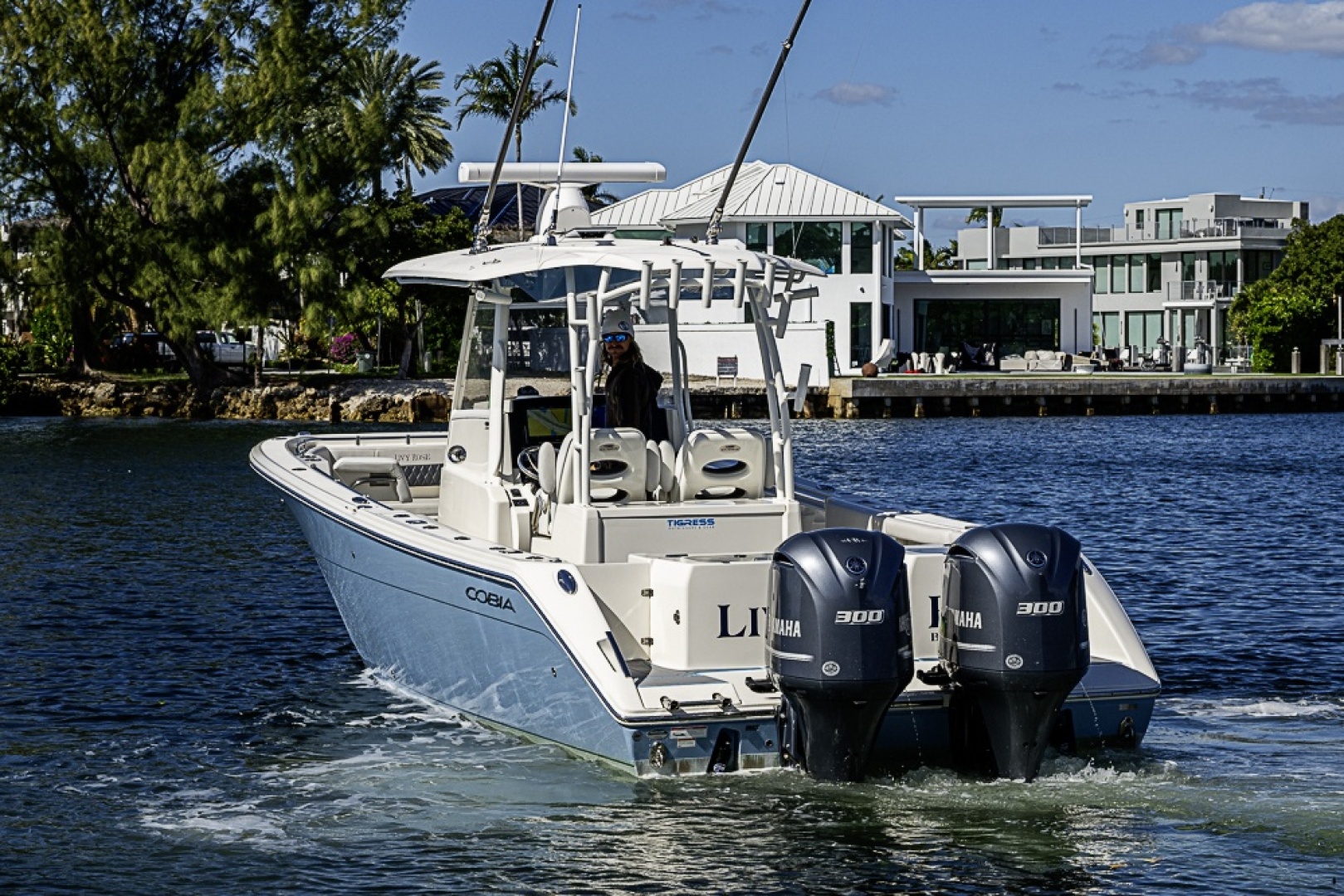Cobia-320 CC 2021 -Boca Raton -Florida-United States-6187436 | Thumbnail