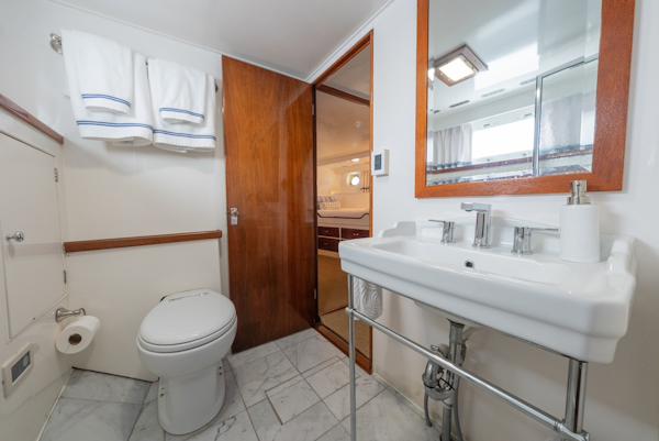 Mathis Trumpy-Trumpy Fantail 1939-INNISFAIL Jacksonville-Florida-United States-Ensuite Aft Guest Head/Day Head-6223219