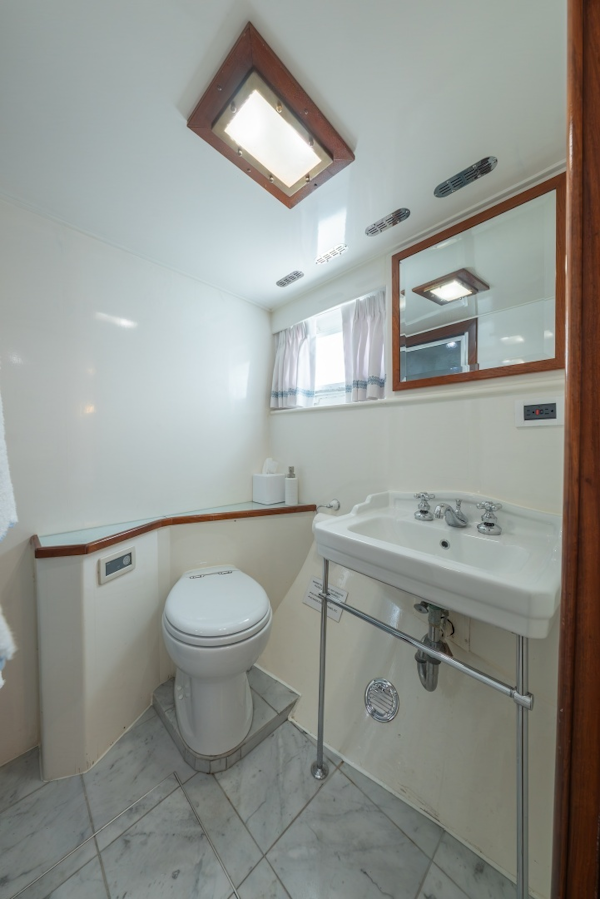Mathis Trumpy-Trumpy Fantail 1939-INNISFAIL Jacksonville-Florida-United States-Ensuite Midship Guest Head-6223215