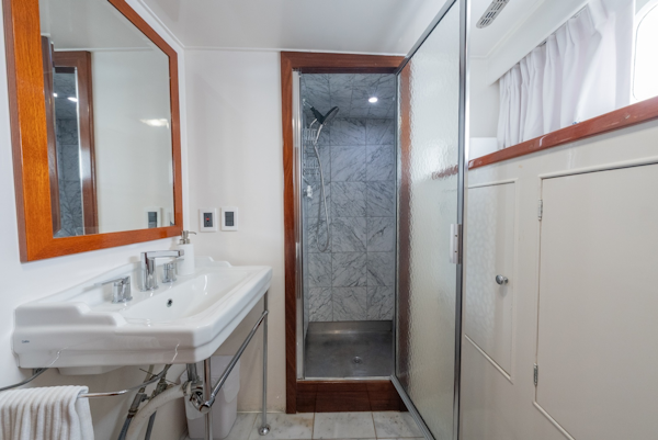 Mathis Trumpy-Trumpy Fantail 1939-INNISFAIL Jacksonville-Florida-United States-Ensuite Aft Guest Head/Day Head-6223218