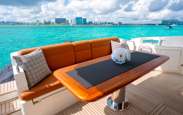 Azimut-58 Fly 2011-GOLDEN SUN Cancun-Mexico-6225260
