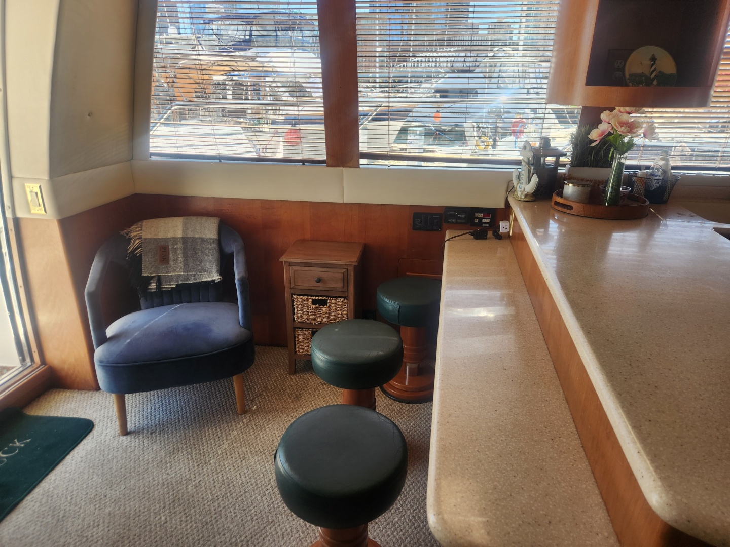 Carver-Voyager 1998-Moonstruck Charlestown-Massachusetts-United States-6230171 | Thumbnail